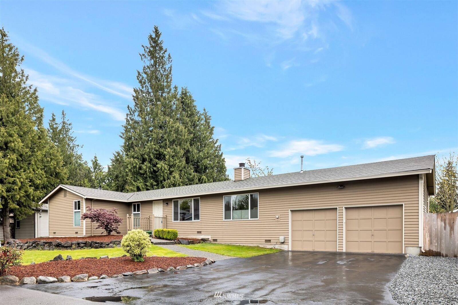 Property Photo:  322 158th Street SW  WA 98087 