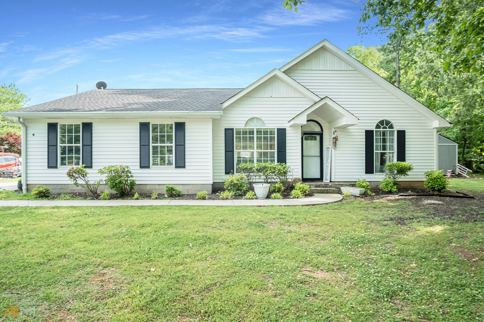 Property Photo: 118 Isbell Road SE GA 30173