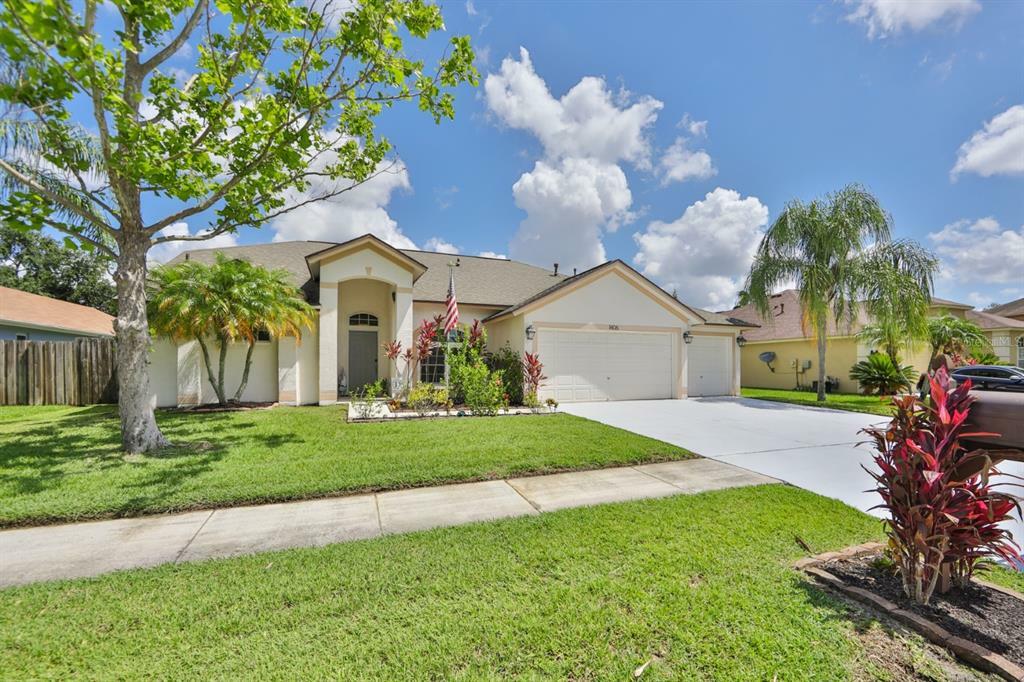 Property Photo:  1406 Hatcher Loop Drive  FL 33511 