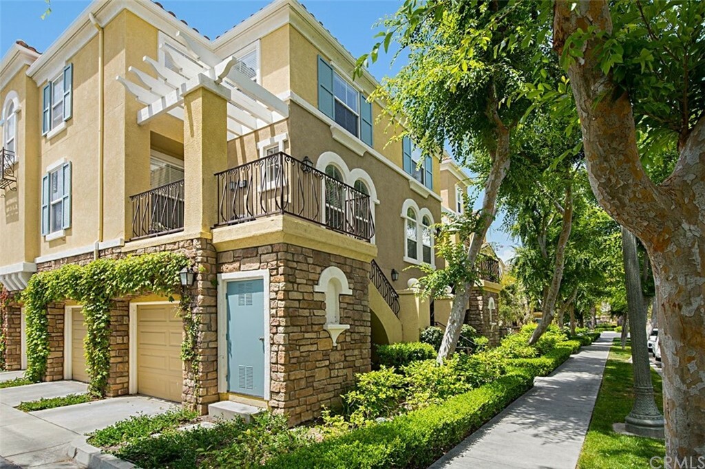 Property Photo:  1406 Terra Bella  CA 92602 