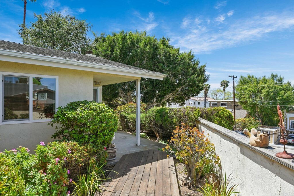 Property Photo:  837 Passiflora Avenue  CA 92024 