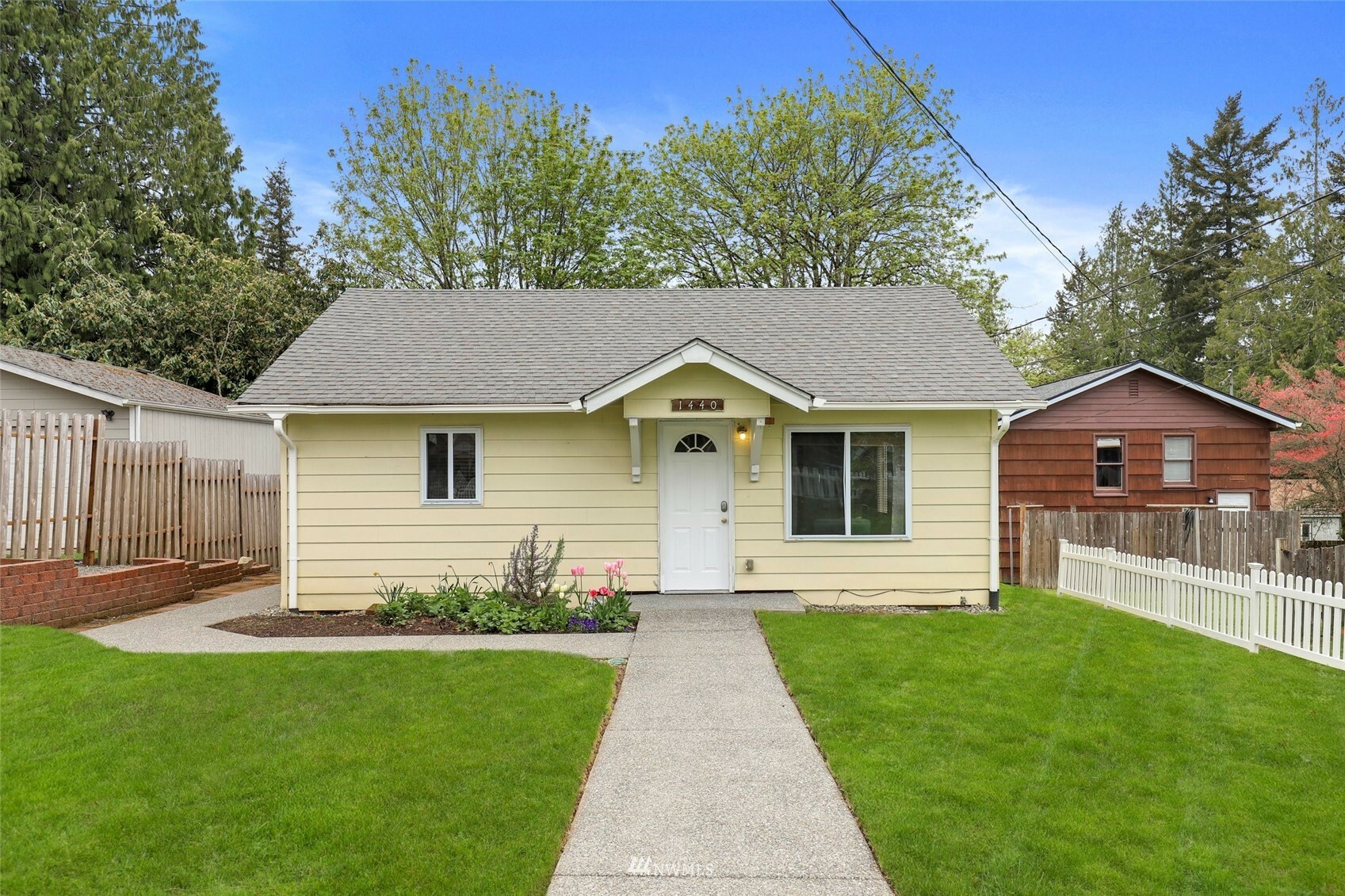 Property Photo:  1440 Flower Avenue  WA 98366 