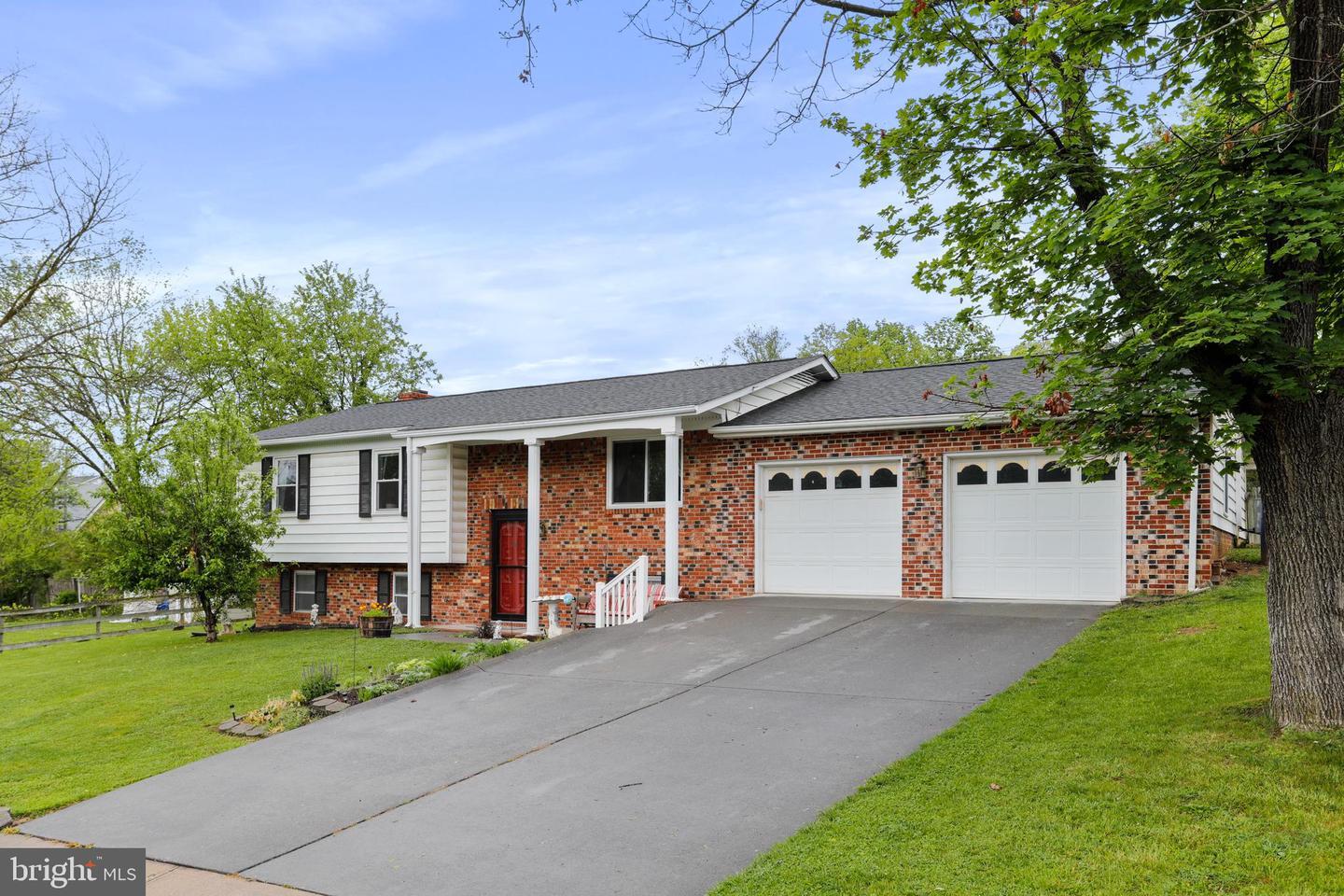 Property Photo: 18 Fairview Avenue VA 22630