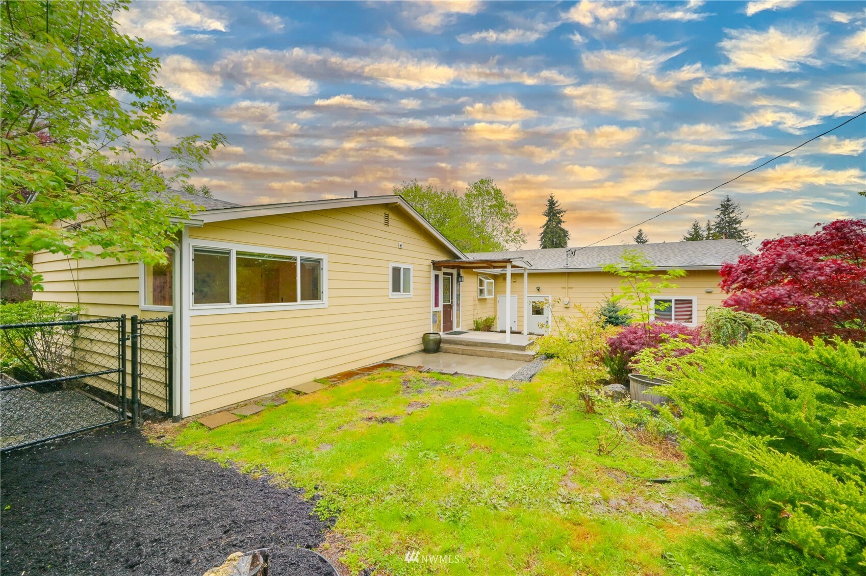 Property Photo:  5540 NE 195th Street  WA 98028 