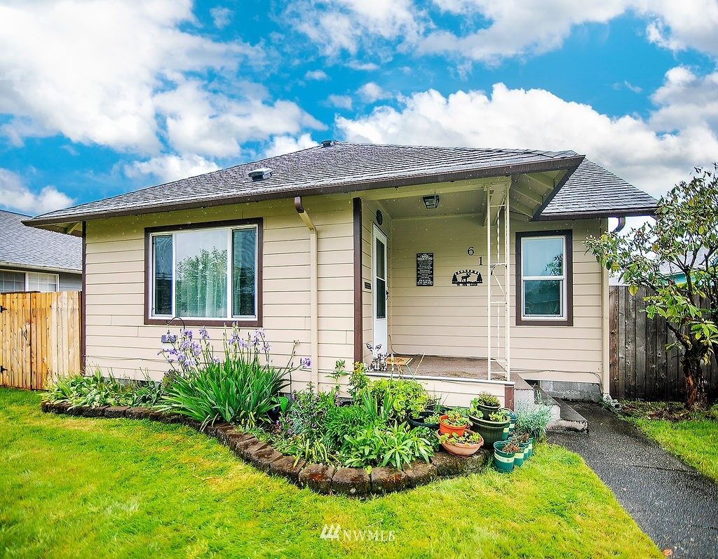 Property Photo: 617 21st Avenue WA 98632