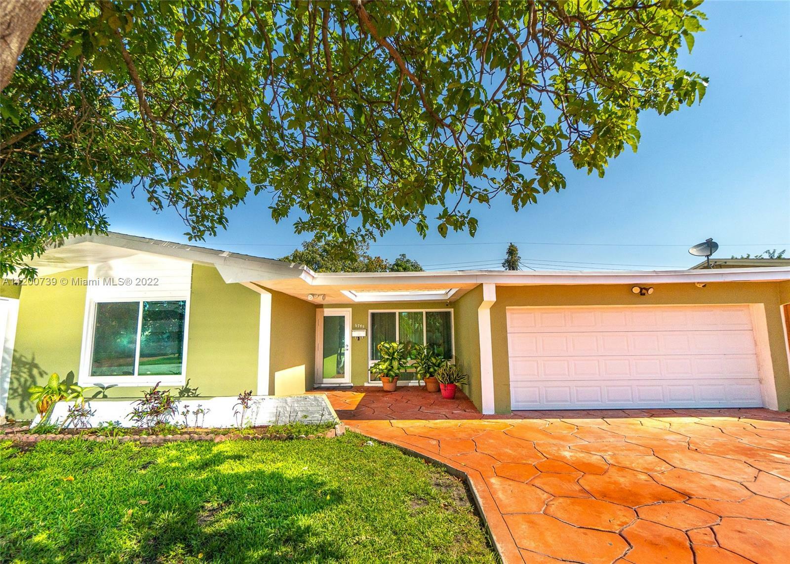 Property Photo: 6745 Azalea Dr FL 33023