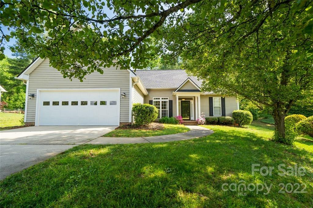 Property Photo: 216 E Farm Creek Drive NC 28806