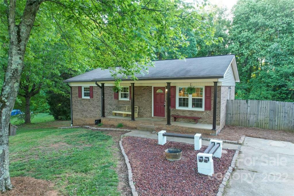 Property Photo:  1459 Harris Avenue  NC 28658 