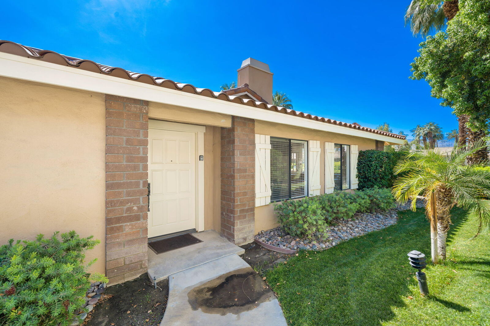 Property Photo:  255 Calle Del Verano  CA 92260 