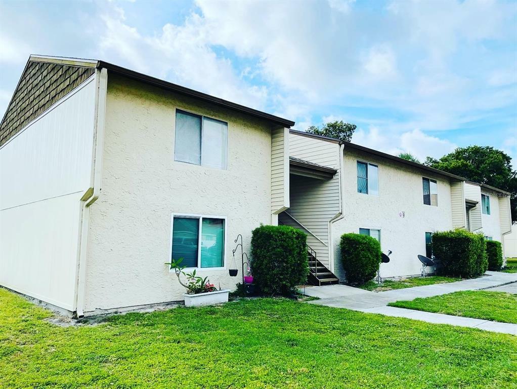 Property Photo: 2211 65th Avenue N FL 33702