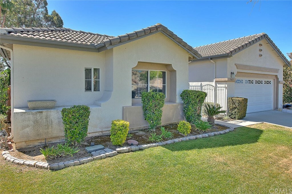 Property Photo: 39603 Bonaire Way CA 92563