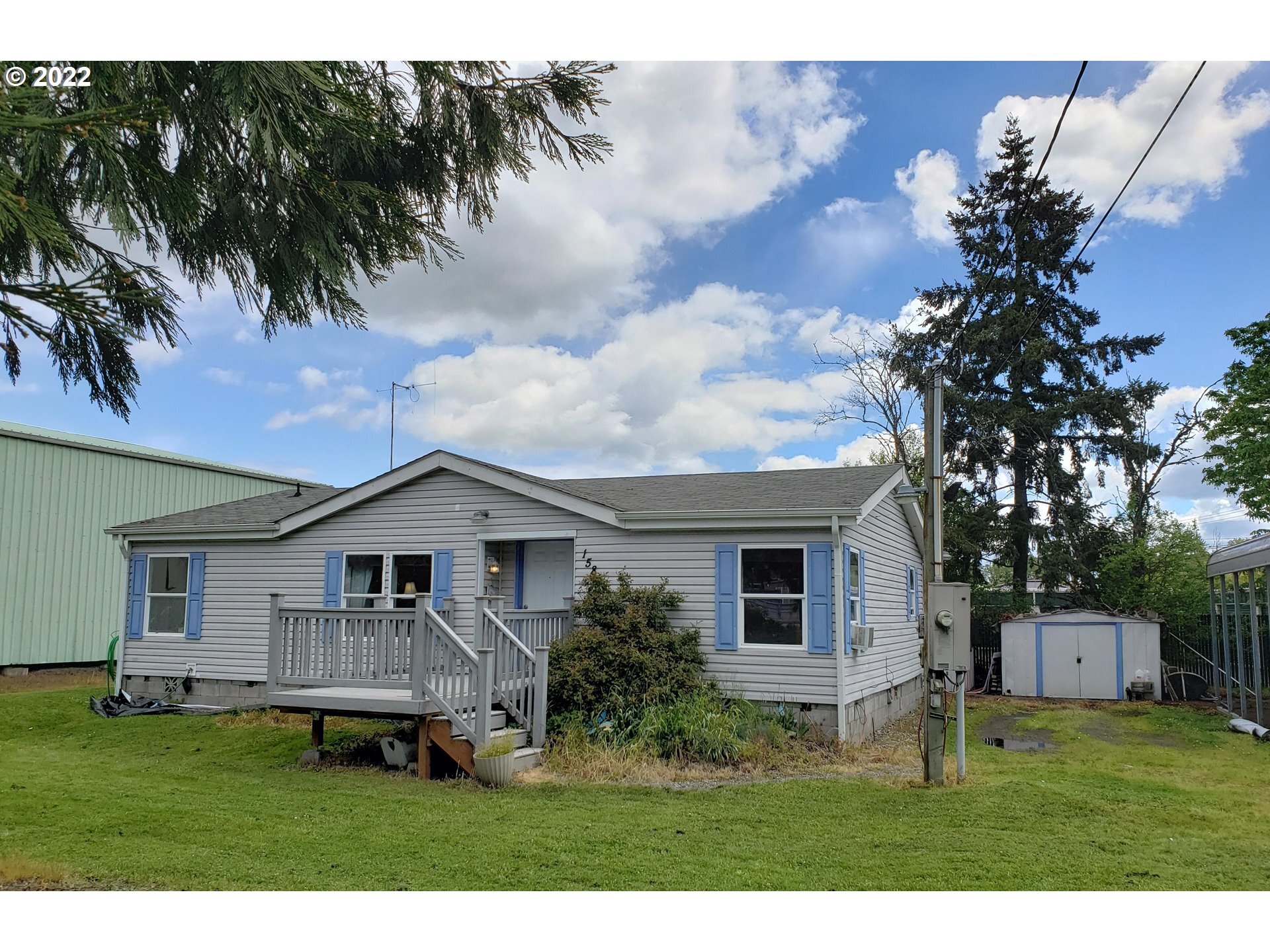 Property Photo: 1581 W Main St OR 97378