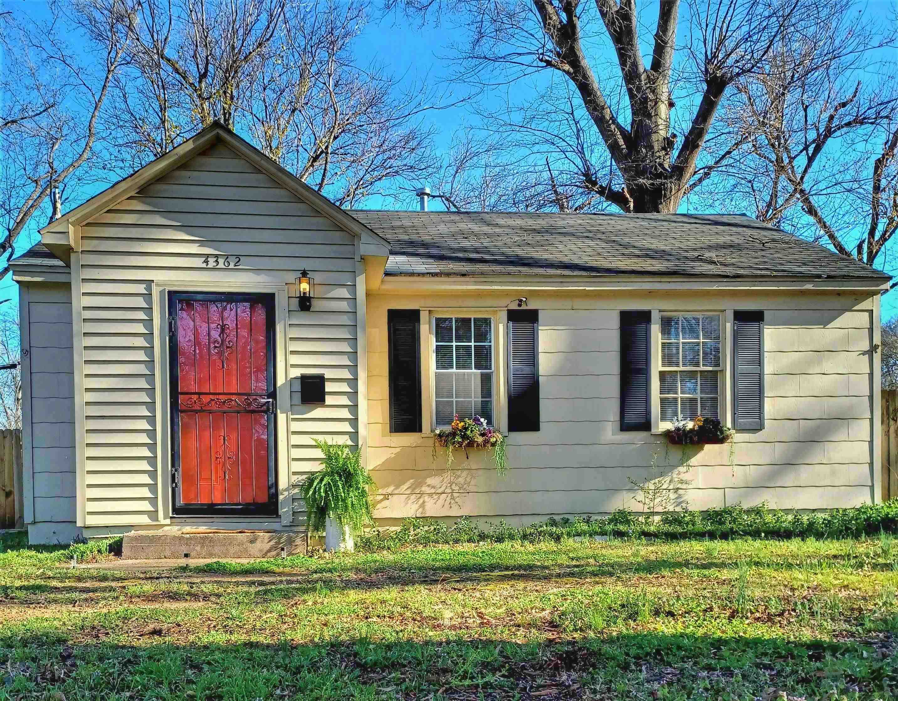 Property Photo: 4362 Riviera Rd TN 38108