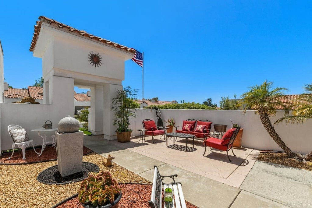 Property Photo: 5002 Alicante Way CA 92056