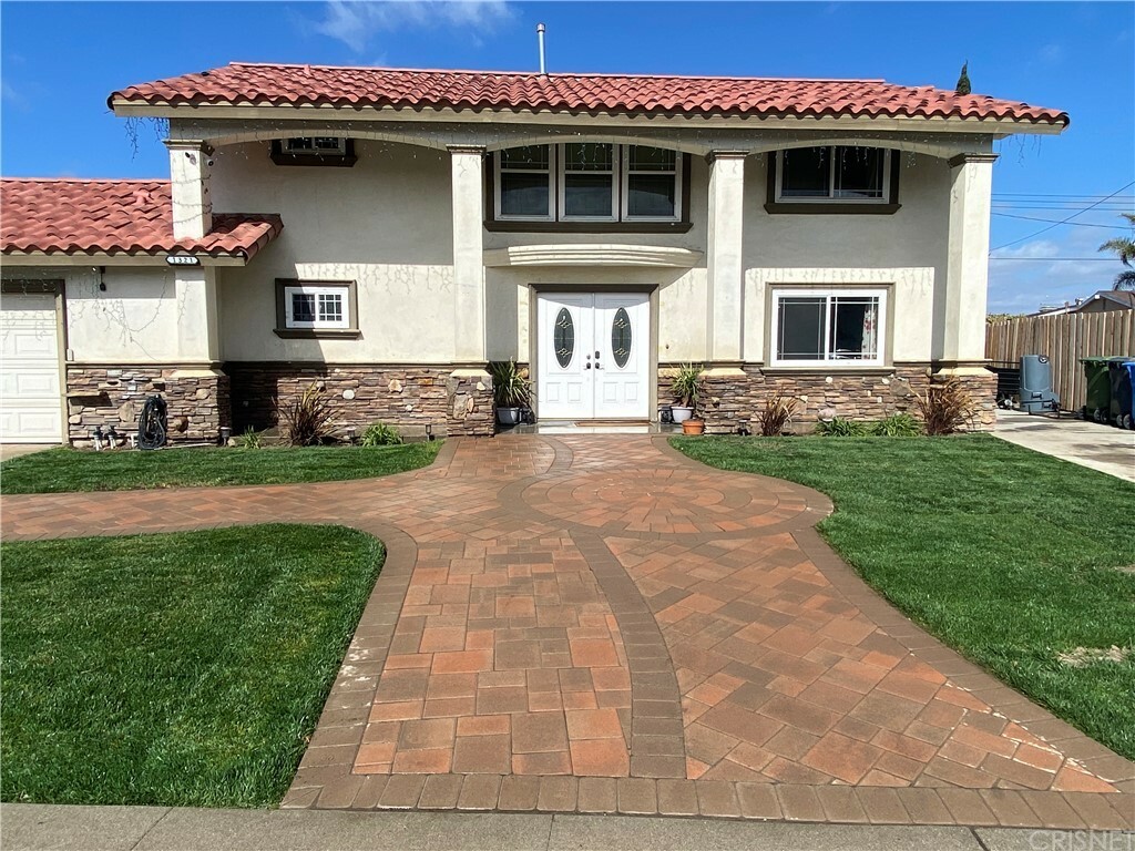 Property Photo:  1321 Dinsmore Street  CA 93065 