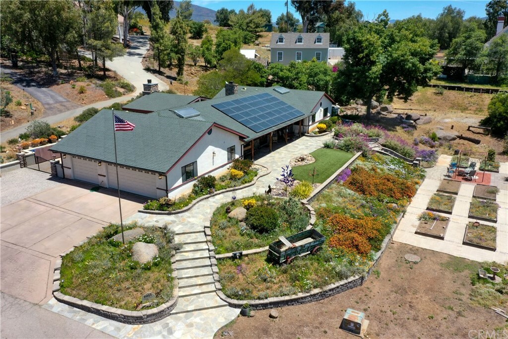 Property Photo: 1011 Alpine Oaks Drive CA 91901