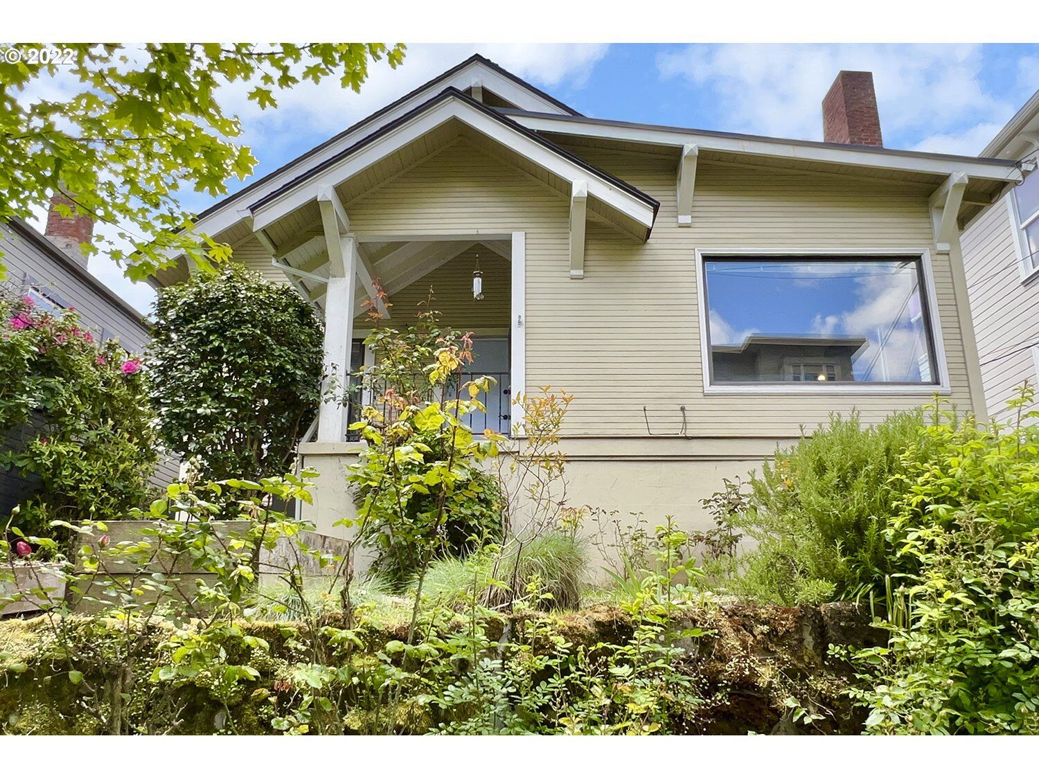 Property Photo: 4225 S Corbett Ave OR 97239