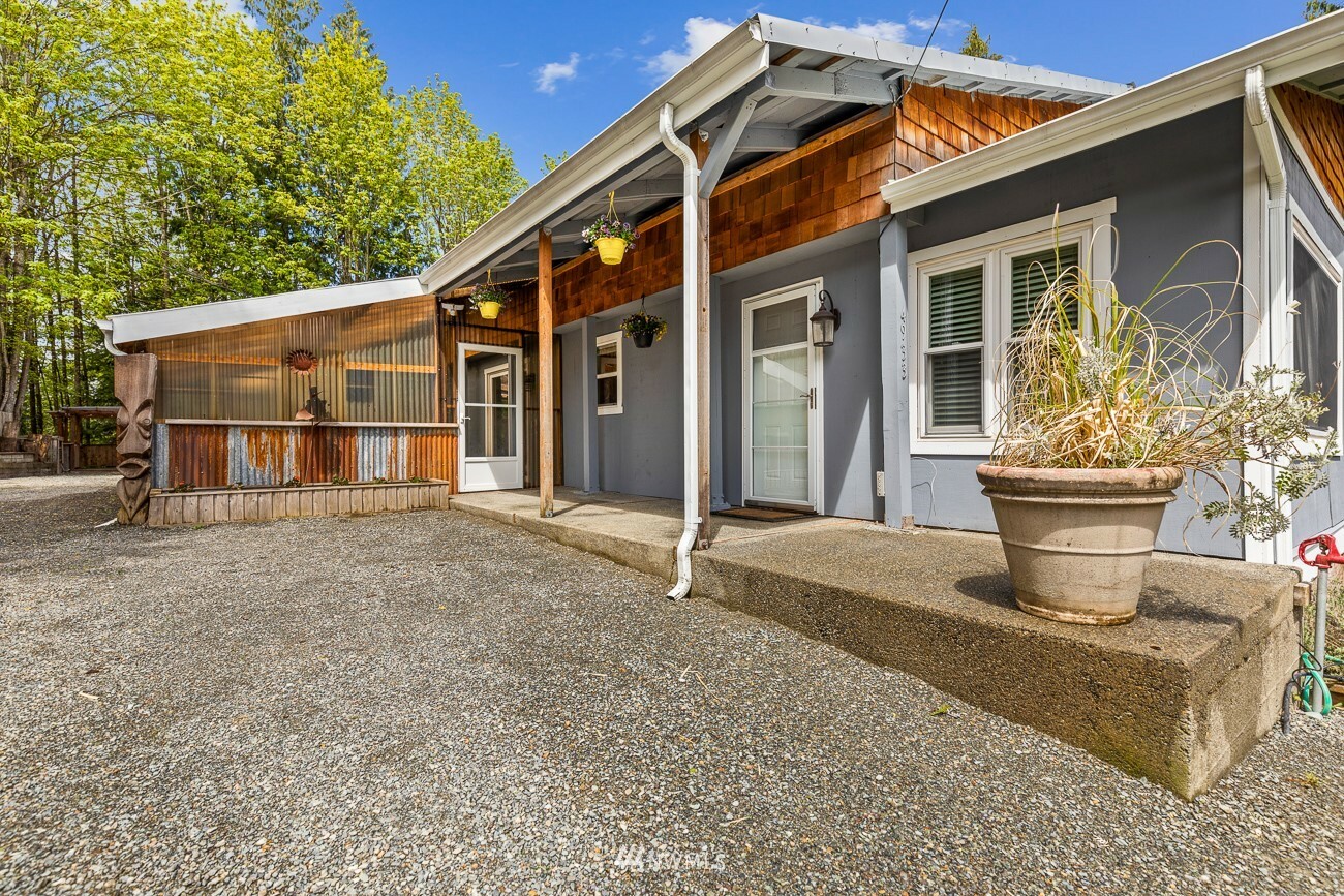 Property Photo:  4933 335th Street SE  WA 98024 