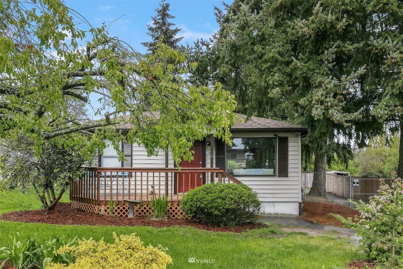 Property Photo:  1802 SW 114th Street  WA 98146 