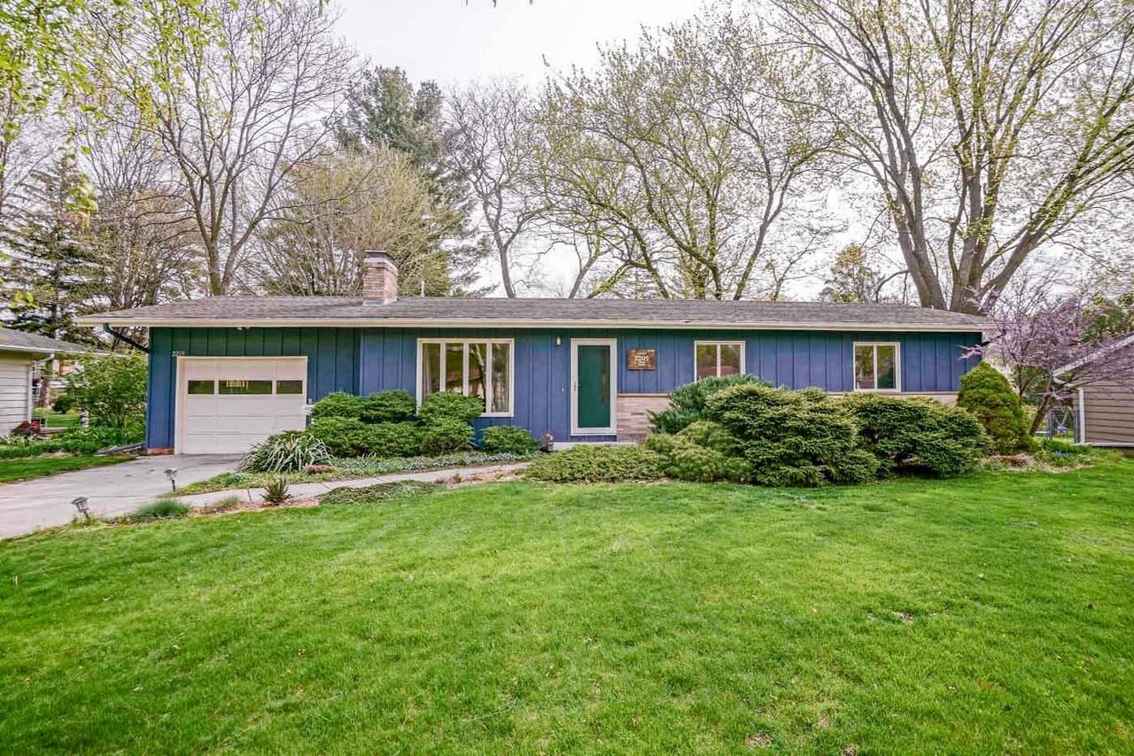 Property Photo:  2209 Aspen Rd  WI 53711 