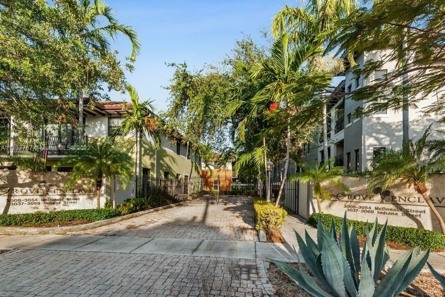 Property Photo: 3036 McDonald St 4 FL 33133