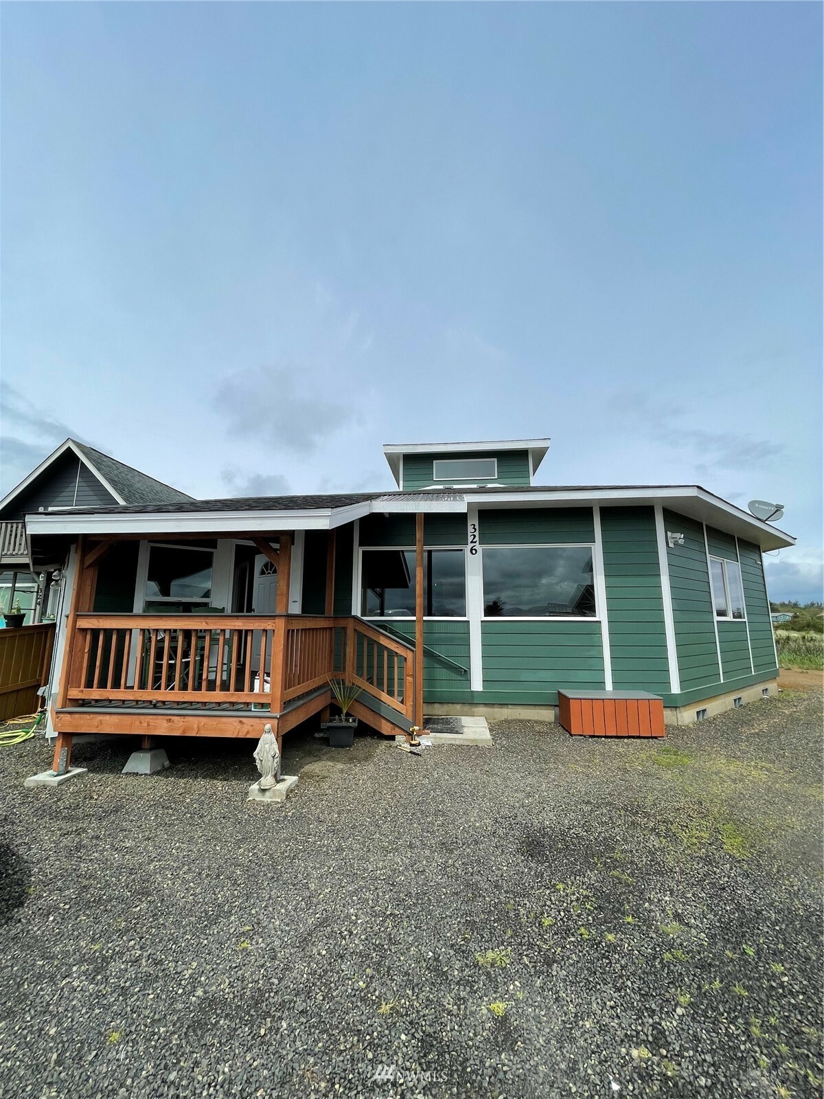 Property Photo:  326 Marina Court  WA 98569 