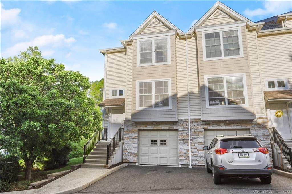 Property Photo: 32 Crows Nest Lane 4 CT 06810