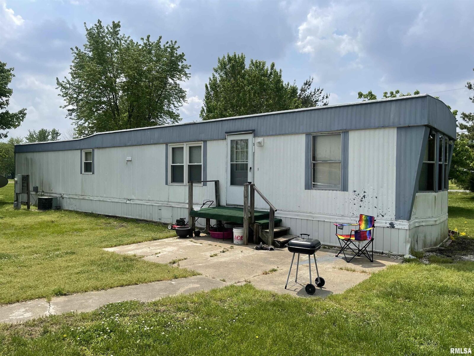 Property Photo:  405 N Main  IL 62983 