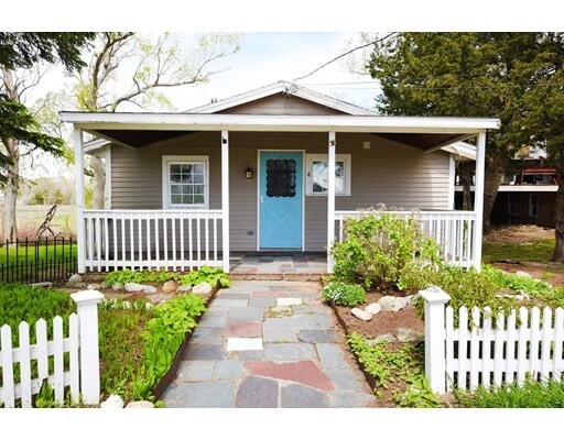 Property Photo: 6 Craddock Rd MA 02050