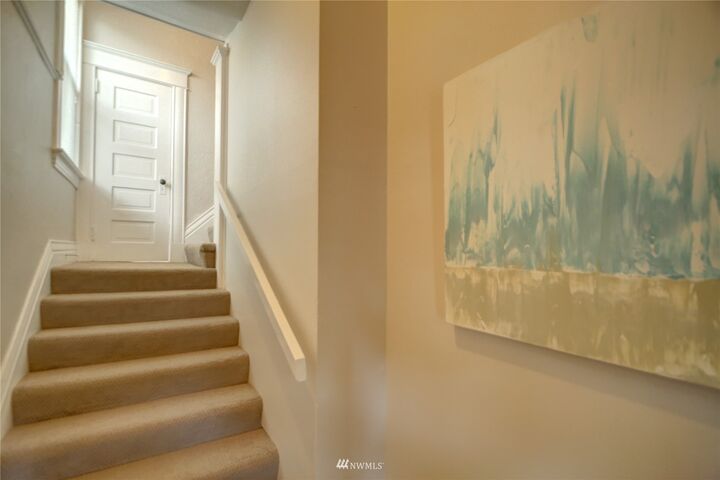 Property Photo:  620 Malden Avenue E 4  WA 98112 