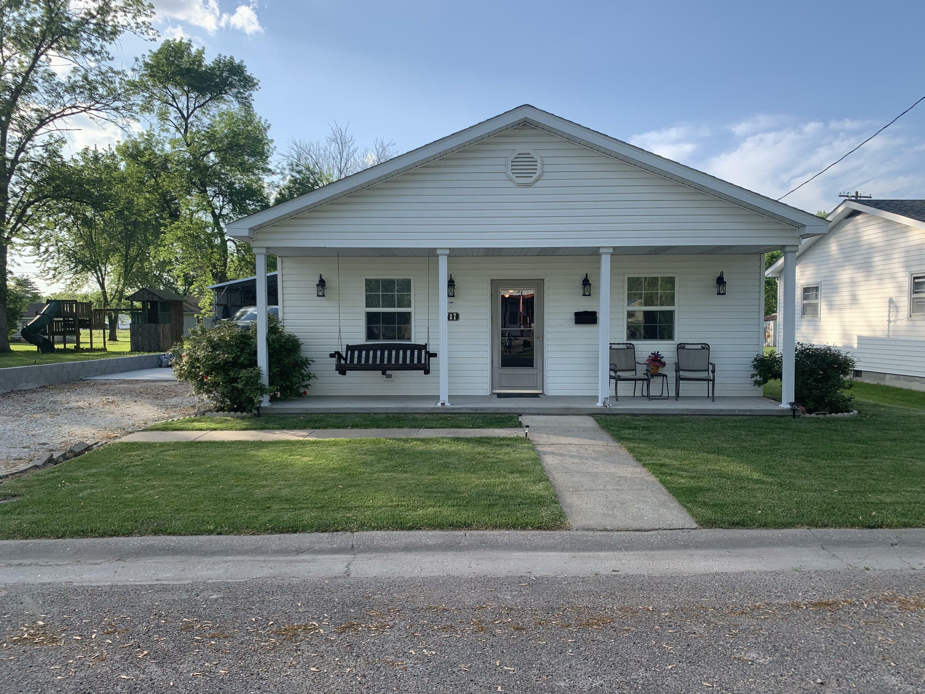 Property Photo:  707 W Walsh Blvd  MO 63382 