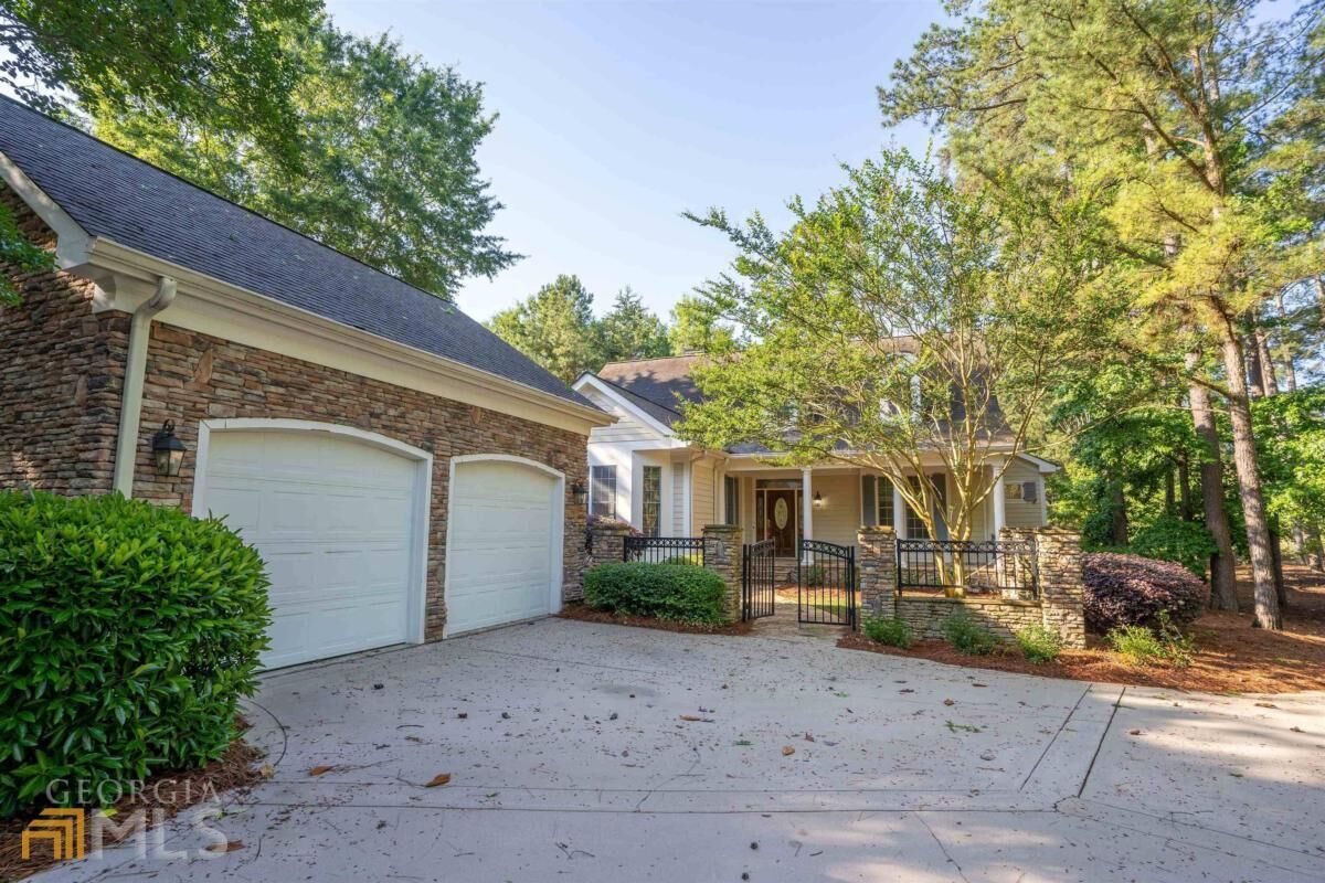 Property Photo: 1031 Olde Chapel Lane GA 30642
