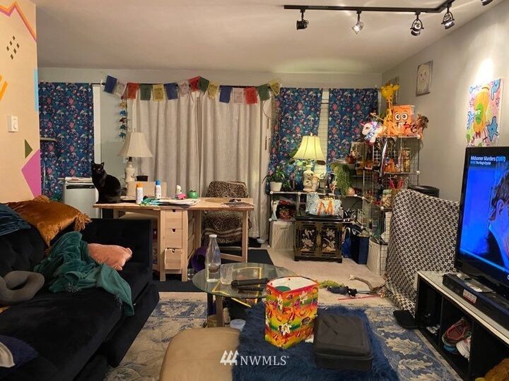 Property Photo: 5711 122nd Place SE 216 WA 98006
