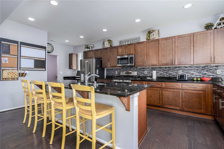 Property Photo: 19410 19th Avenue E WA 98387