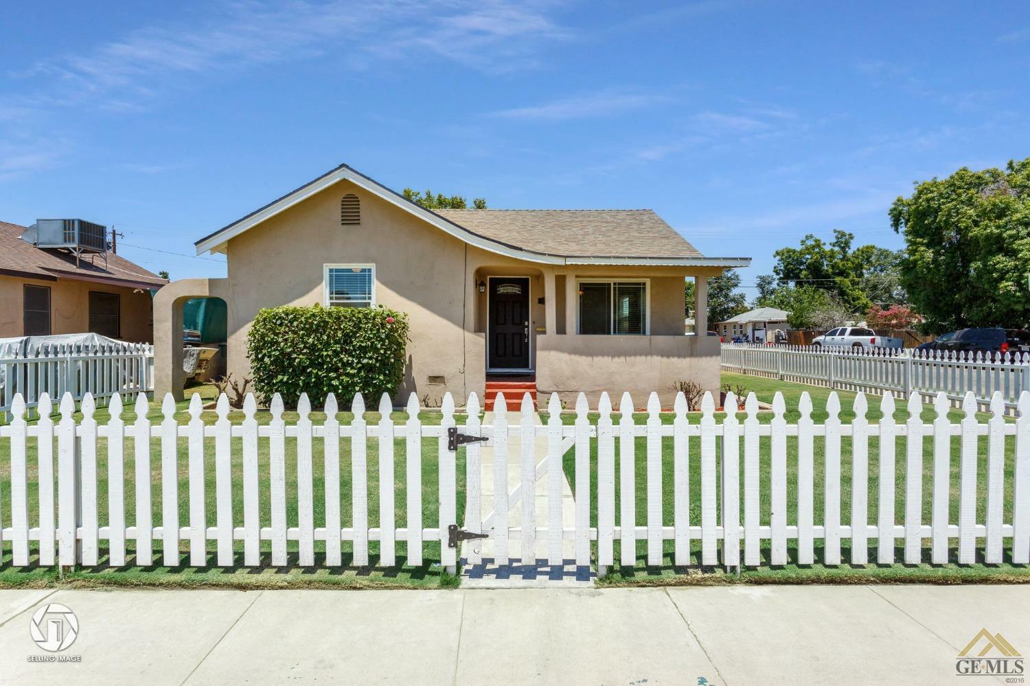 Property Photo:  600 Decatur Street  CA 93308 