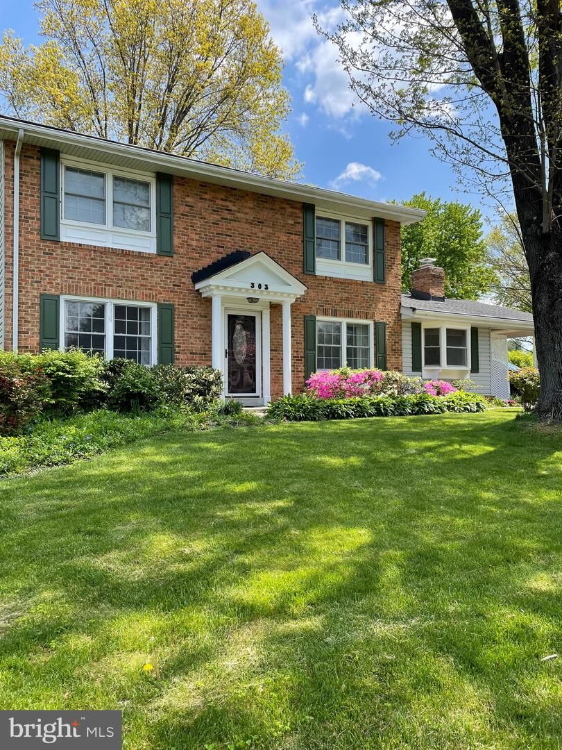 Property Photo:  303 Orchard Circle  VA 20158 