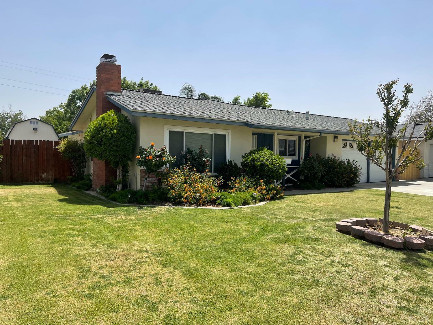 434 W Hazelwood Drive  Lemoore CA 93245 photo