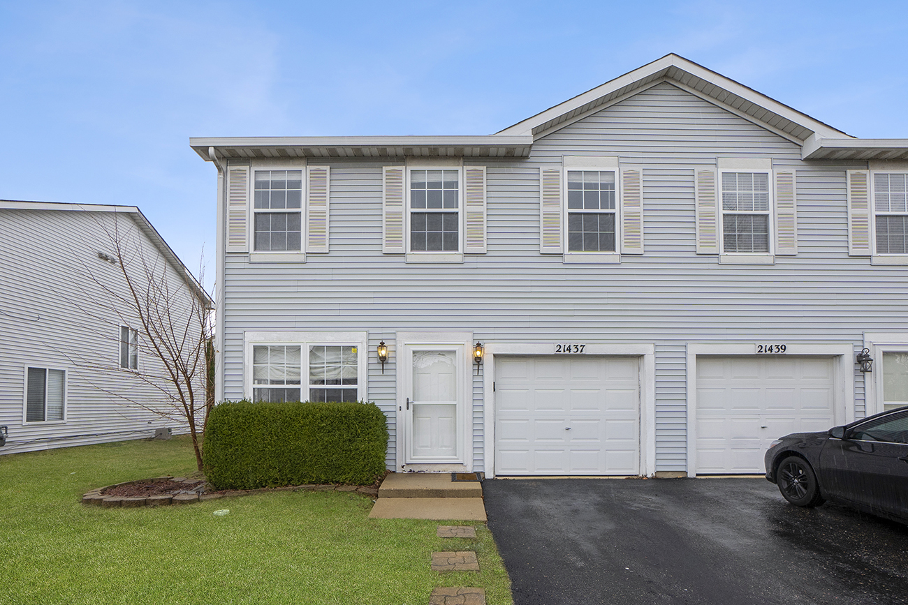 Property Photo:  21437 Franklin Circle  IL 60544 