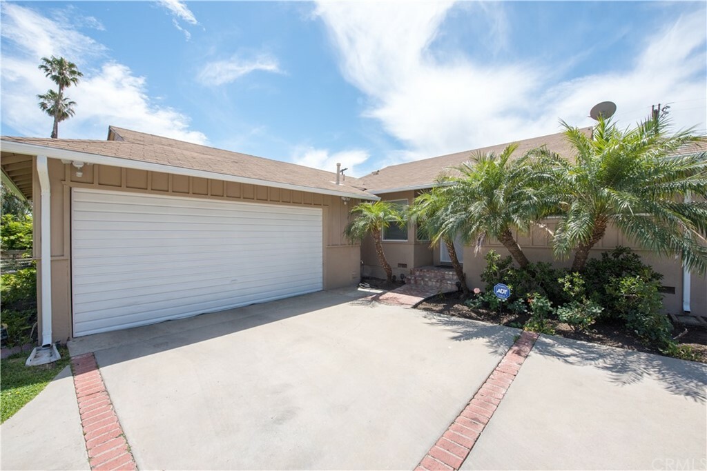 Property Photo:  20720 Skouras Drive  CA 91306 