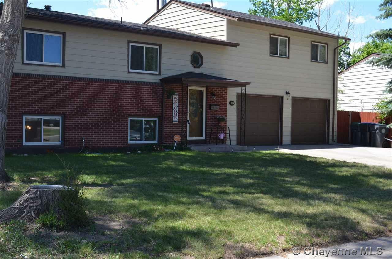 Property Photo:  844 Cleveland Ave  WY 82001 