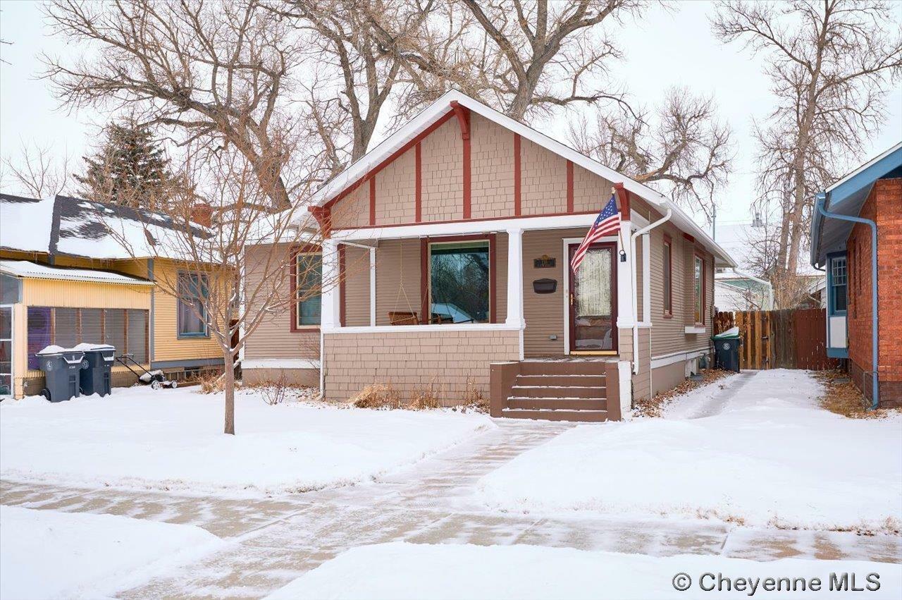 Property Photo:  116 E 27th St  WY 82001 