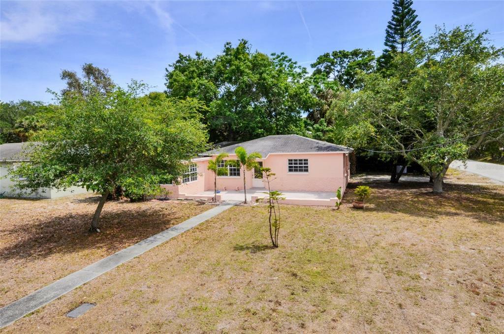 Property Photo:  3528 W McElroy Avenue  FL 33611 