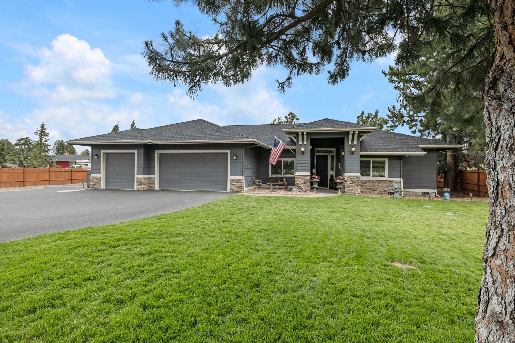 Property Photo:  63290 Deschutes Market Road  OR 97701 