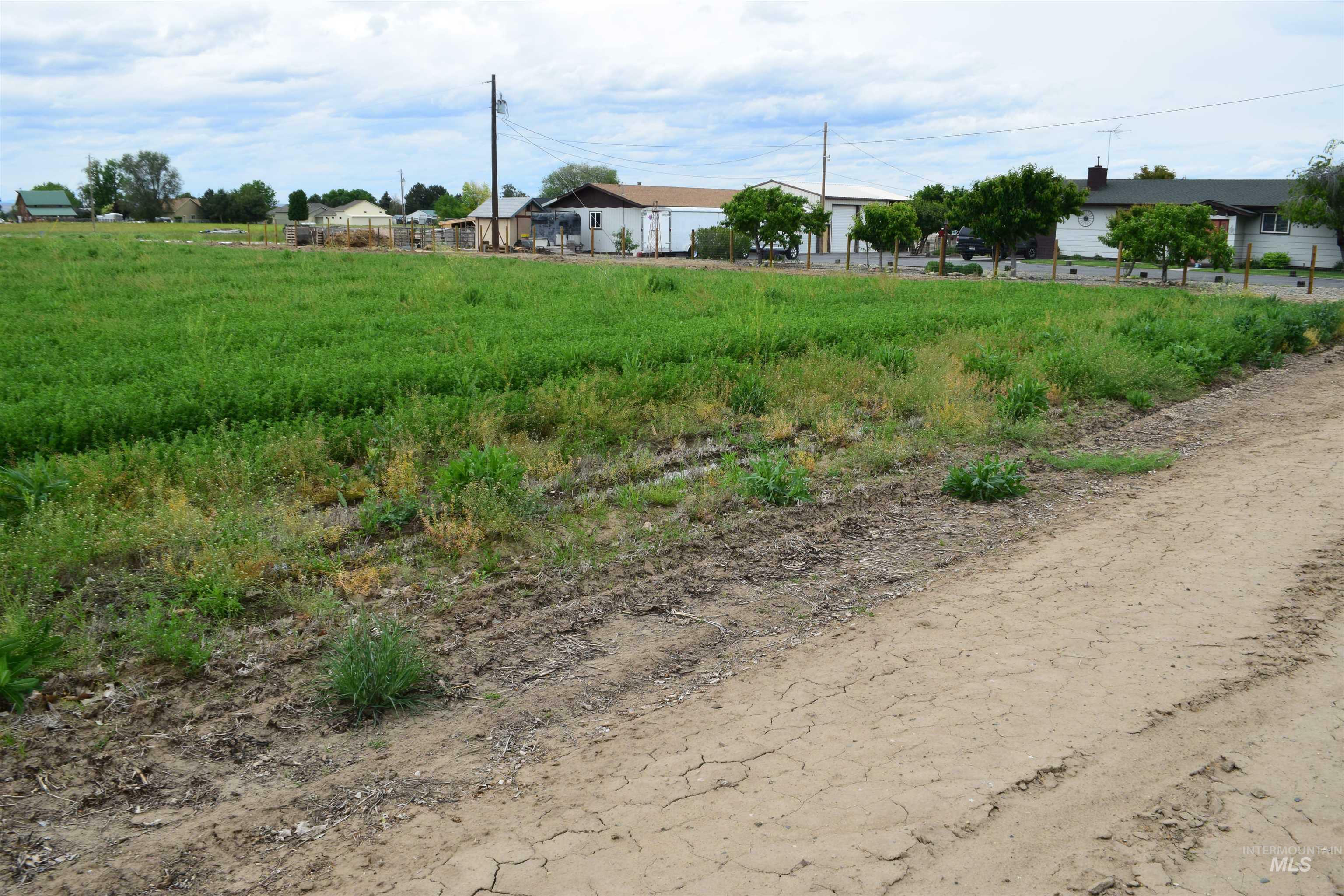 Property Photo:  305.7 NE 16th St.  ID 83619 