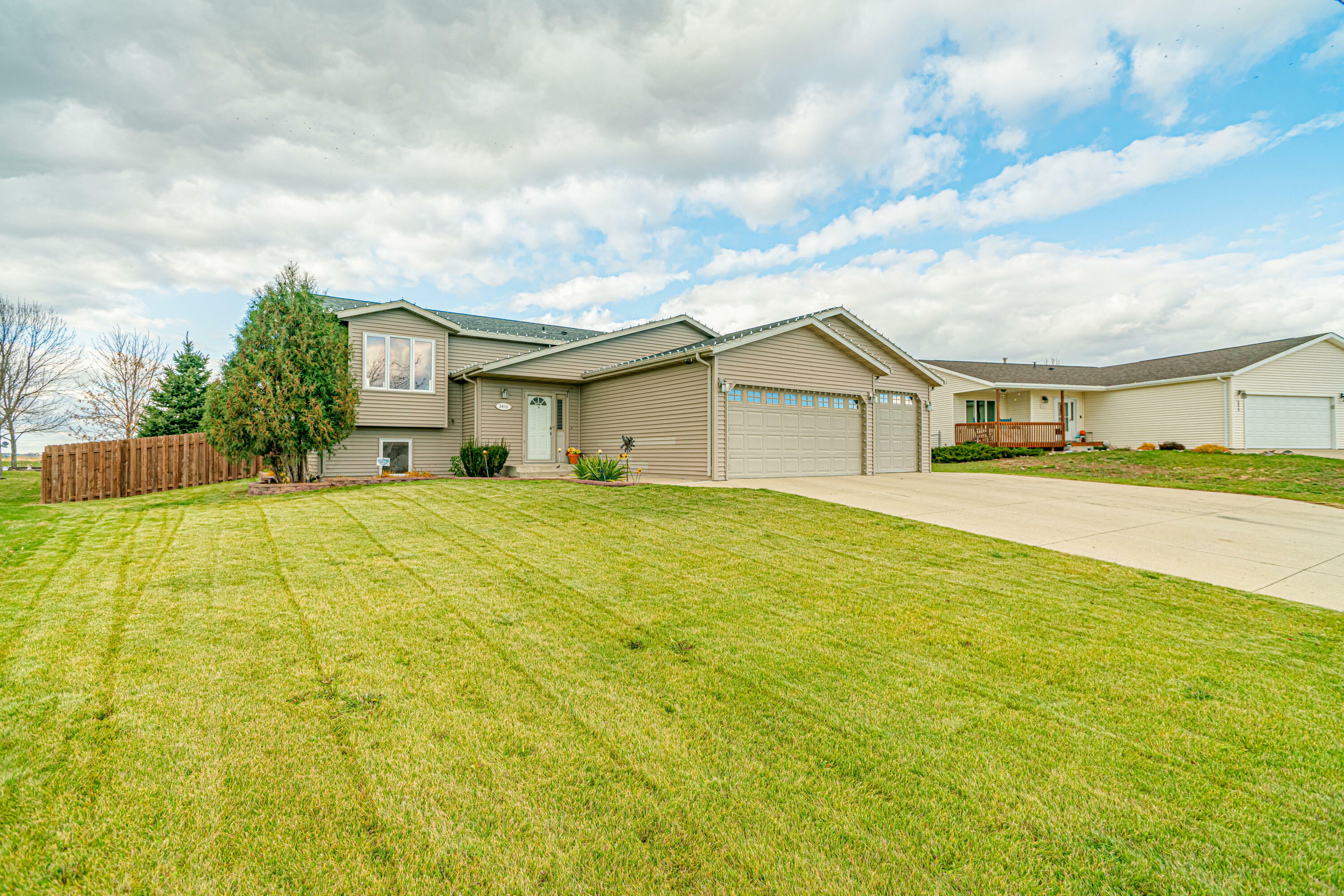 Property Photo:  3418 Stonewall Drive  ND 58502 