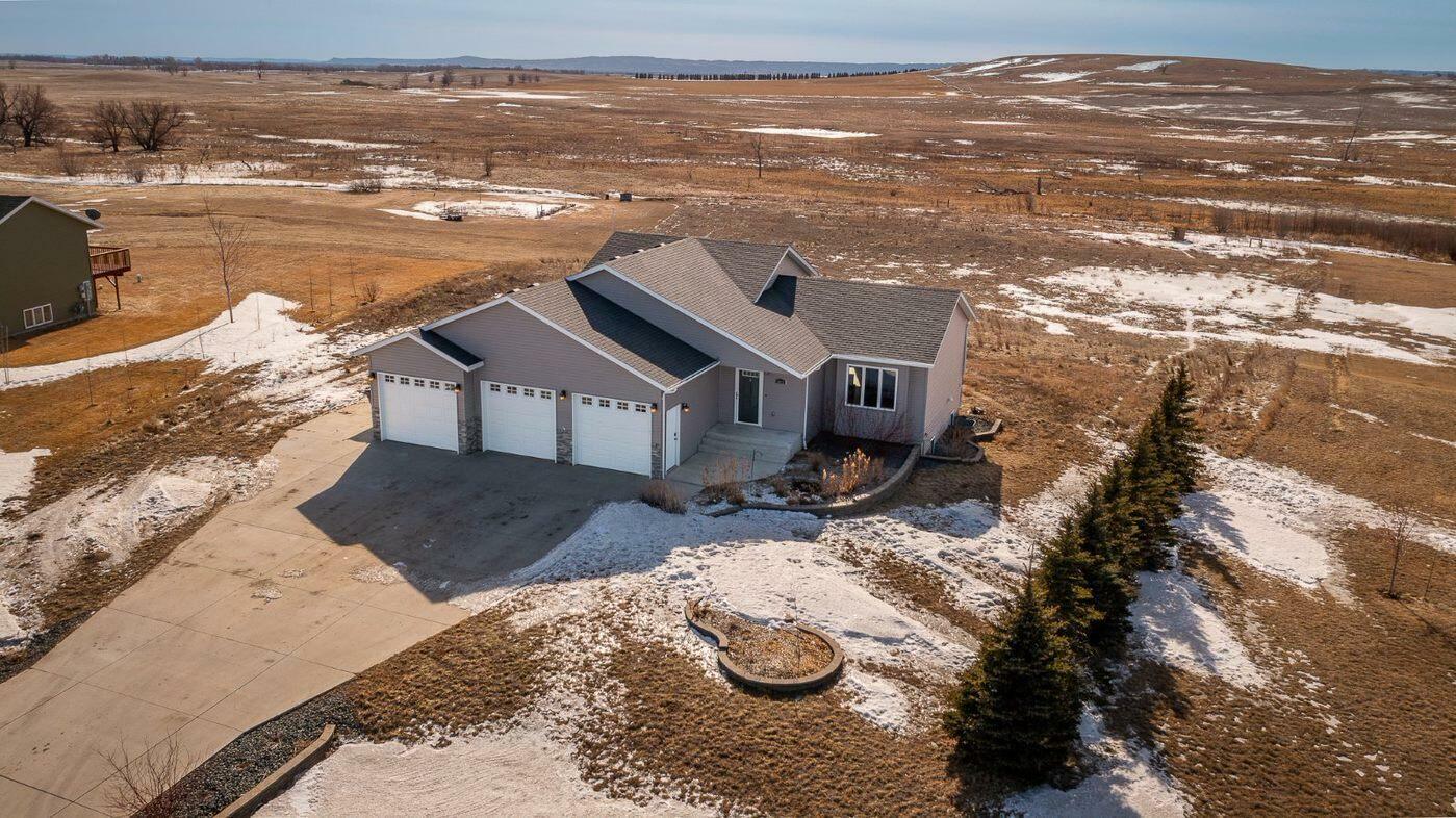 Property Photo:  5601 Copper Ridge Lane  ND 58504 