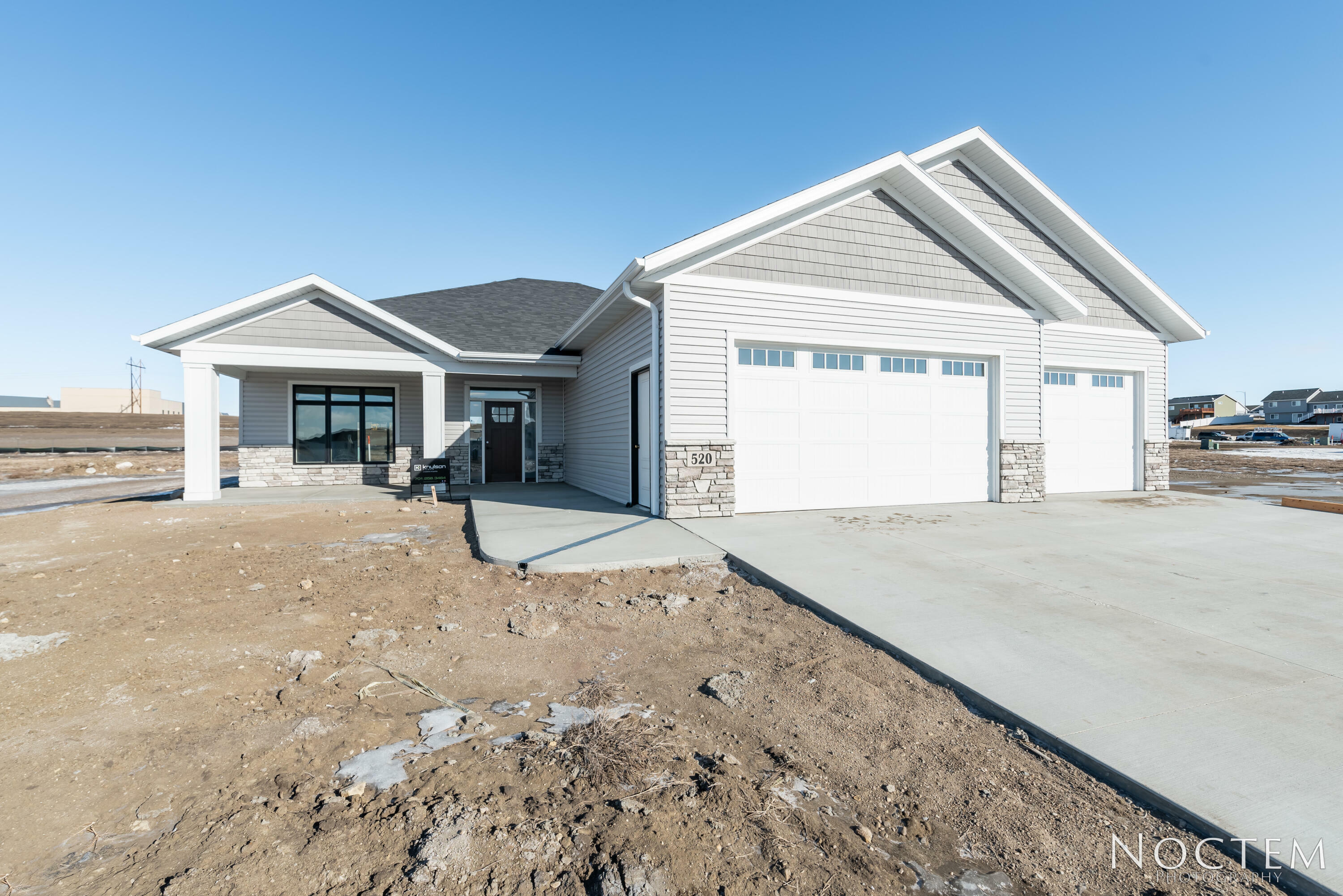 Property Photo:  520 Shale Drive  ND 58503 