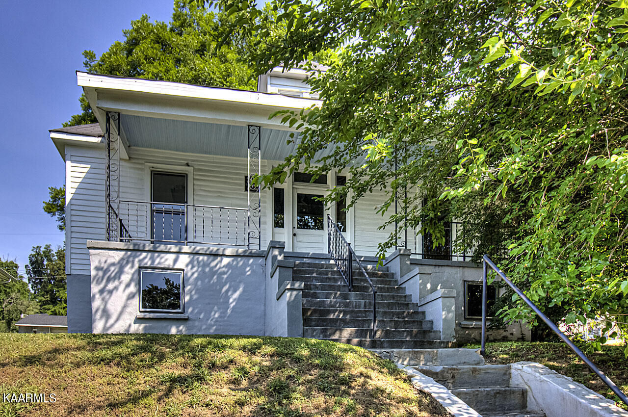 Property Photo:  2423 E Glenwood Ave  TN 37917 