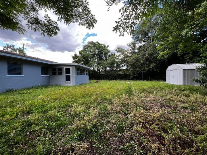 Property Photo: 522 Avenue C SE FL 33880