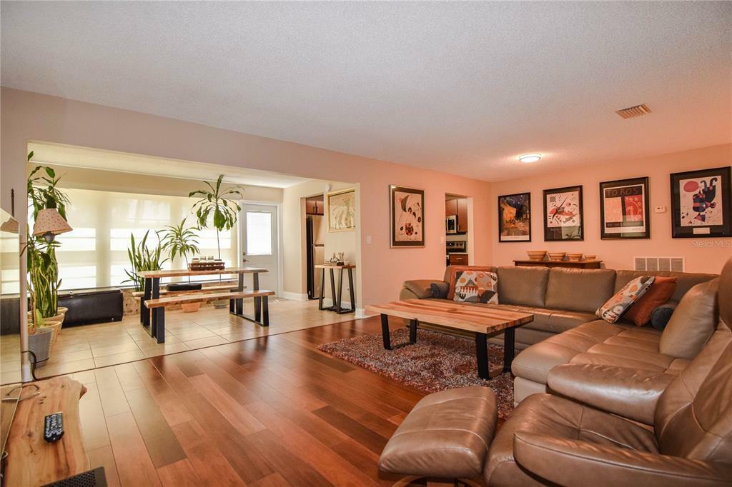 Property Photo: 113 Aspen Circle FL 33777